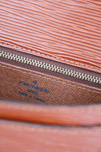 Load image into Gallery viewer, Louis Vuitton Epi Biface bag 2way in brown