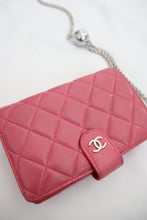 Load image into Gallery viewer, Chanel vintage wallet in pink