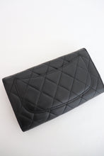 Load image into Gallery viewer, Chanel classic medium flap