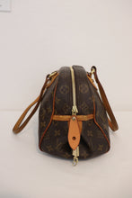 Load image into Gallery viewer, Louis Vuitton montorgueil bag