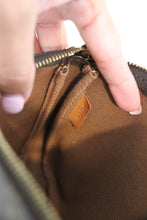 Load image into Gallery viewer, Louis Vuitton Monogram Pochette