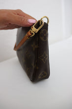 Load image into Gallery viewer, Louis Vuitton Monogram Pochette