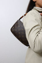 Load image into Gallery viewer, Louis Vuitton Monogram Pochette
