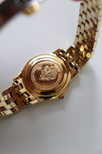 Load image into Gallery viewer, Vintage Gucci 5400M Series Watch
