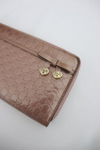 Load image into Gallery viewer, Gucci vintage wallet