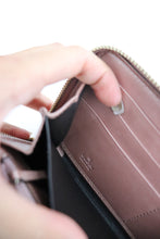 Load image into Gallery viewer, Gucci vintage wallet