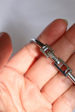 Load image into Gallery viewer, Gucci 1990L Vintage Square Watch – Black Dial with Silver Bracelet