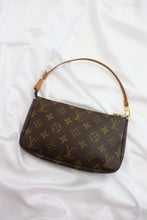 Load image into Gallery viewer, Louis Vuitton Monogram Pochette