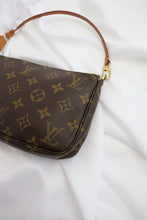 Load image into Gallery viewer, Louis Vuitton Monogram Pochette