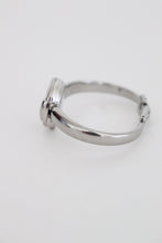 Load image into Gallery viewer, Vintage Gucci Bangle Watch in silver with black dial