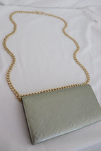 Load image into Gallery viewer, Louis Vuitton vernis wallet