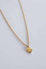 Lade das Bild in den Galerie-Viewer, Prada golden mini heart
