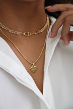 Lade das Bild in den Galerie-Viewer, Prada golden mini heart