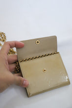 Load image into Gallery viewer, Vintage Louis Vuitton Dentelle Ludlow wallet