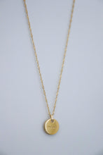 Lade das Bild in den Galerie-Viewer, Prada golden circle necklace