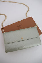 Load image into Gallery viewer, Louis Vuitton vernis wallet
