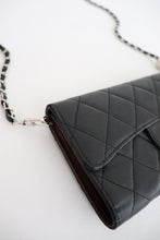 Load image into Gallery viewer, Chanel classic medium flap
