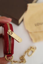 Load image into Gallery viewer, Louis Vuitton vernis heart keypouch
