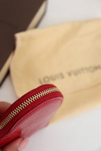 Load image into Gallery viewer, Louis Vuitton vernis heart keypouch
