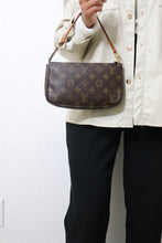 Load image into Gallery viewer, Louis Vuitton Monogram Pochette
