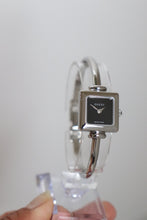 Load image into Gallery viewer, Gucci 1990L Vintage Square Watch – Black Dial with Silver Bracelet

