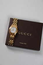 Load image into Gallery viewer, Vintage Gucci 5400M Series Watch
