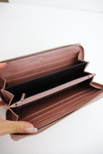 Load image into Gallery viewer, Gucci vintage wallet
