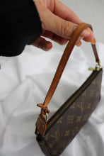 Load image into Gallery viewer, Louis Vuitton Monogram Pochette
