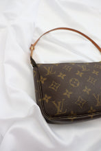 Load image into Gallery viewer, Louis Vuitton Monogram Pochette
