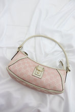Load image into Gallery viewer, Gucci pink pochette
