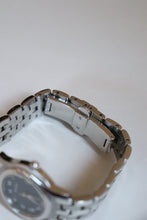 Load image into Gallery viewer, Vintage Gucci 5400M Series Watch in Silver

