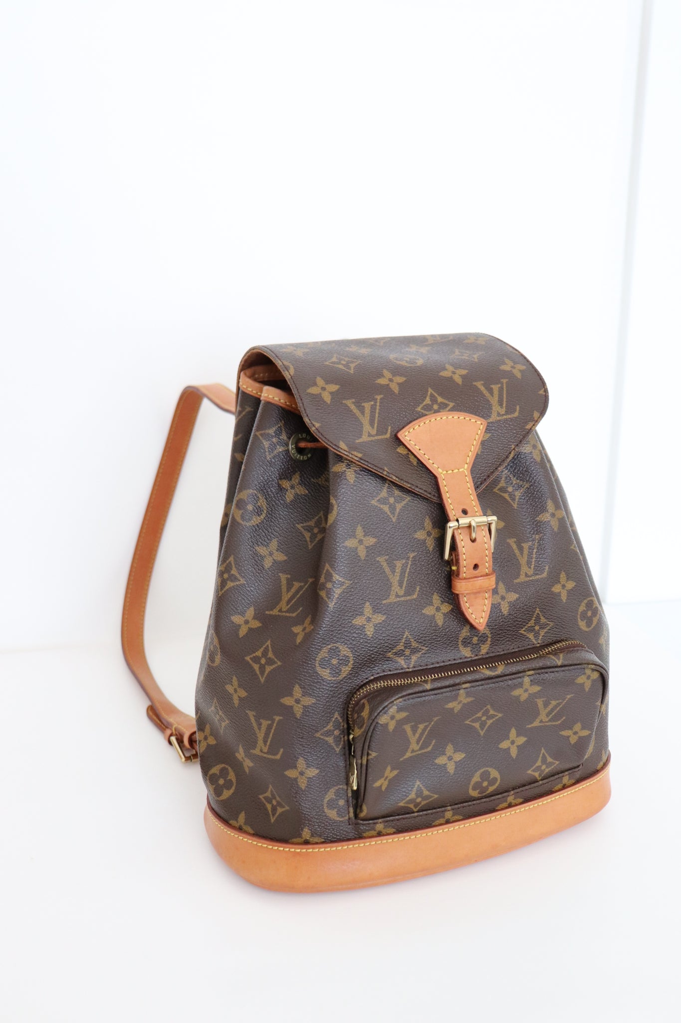 Louis Vuitton Monogram Montsouris MM Backpack – The Vintage Landing Louis Vuitton Monogram Montsouris MM Backpack – The Vintage Landing