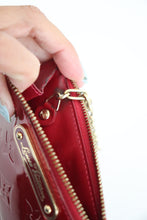 Load image into Gallery viewer, Louis Vuitton vernis coin pouch

