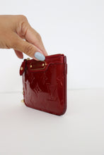 Load image into Gallery viewer, Louis Vuitton vernis coin pouch
