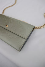 Load image into Gallery viewer, Louis Vuitton vernis wallet
