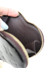 Load image into Gallery viewer, Louis Vuitton vernis heart coin purse
