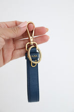 Lade das Bild in den Galerie-Viewer, Prada bag charm in blue
