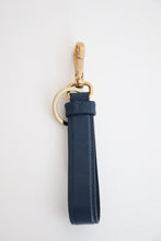 Lade das Bild in den Galerie-Viewer, Prada bag charm in blue
