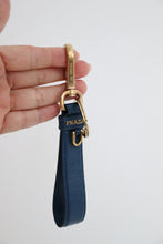 Lade das Bild in den Galerie-Viewer, Prada bag charm in blue
