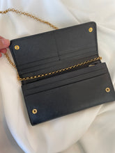 Lade das Bild in den Galerie-Viewer, Black Prada Saffiano wallet

