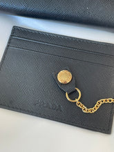 Lade das Bild in den Galerie-Viewer, Black Prada Saffiano wallet
