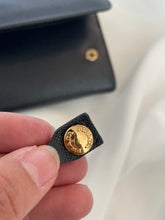Lade das Bild in den Galerie-Viewer, Black Prada Saffiano wallet
