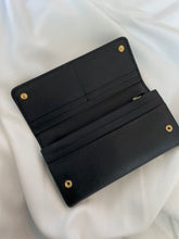 Lade das Bild in den Galerie-Viewer, Black Prada Saffiano wallet
