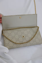 Load image into Gallery viewer, Gucci GG lovely heart continental wallet
