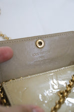 Load image into Gallery viewer, Vintage Louis Vuitton Dentelle Ludlow wallet
